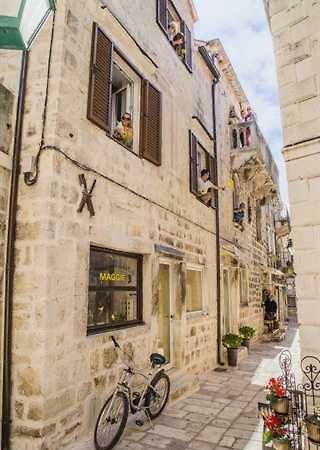 White Rabbit Hostel Hvar Town Extérieur photo