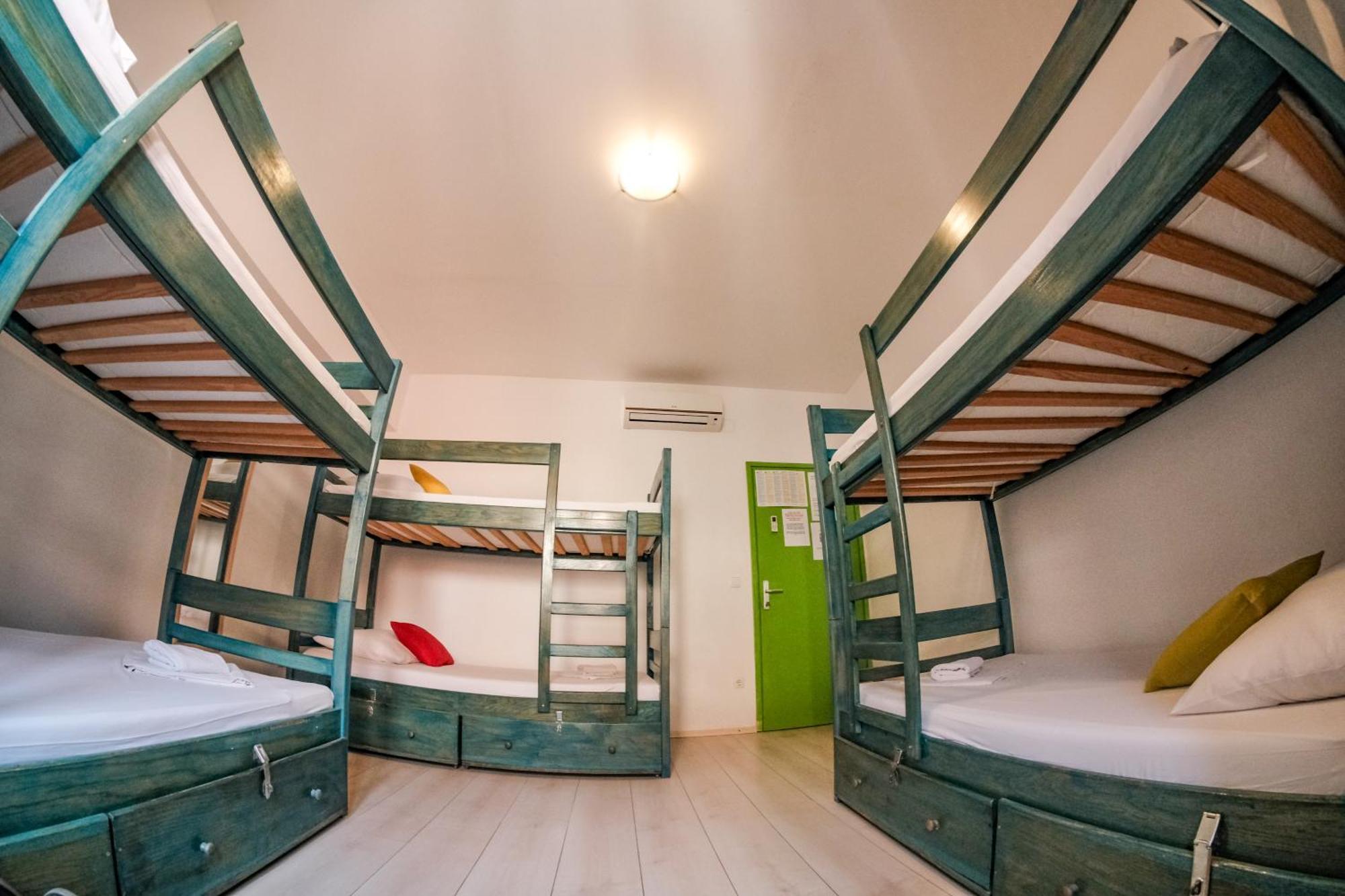 White Rabbit Hostel Hvar Town Extérieur photo