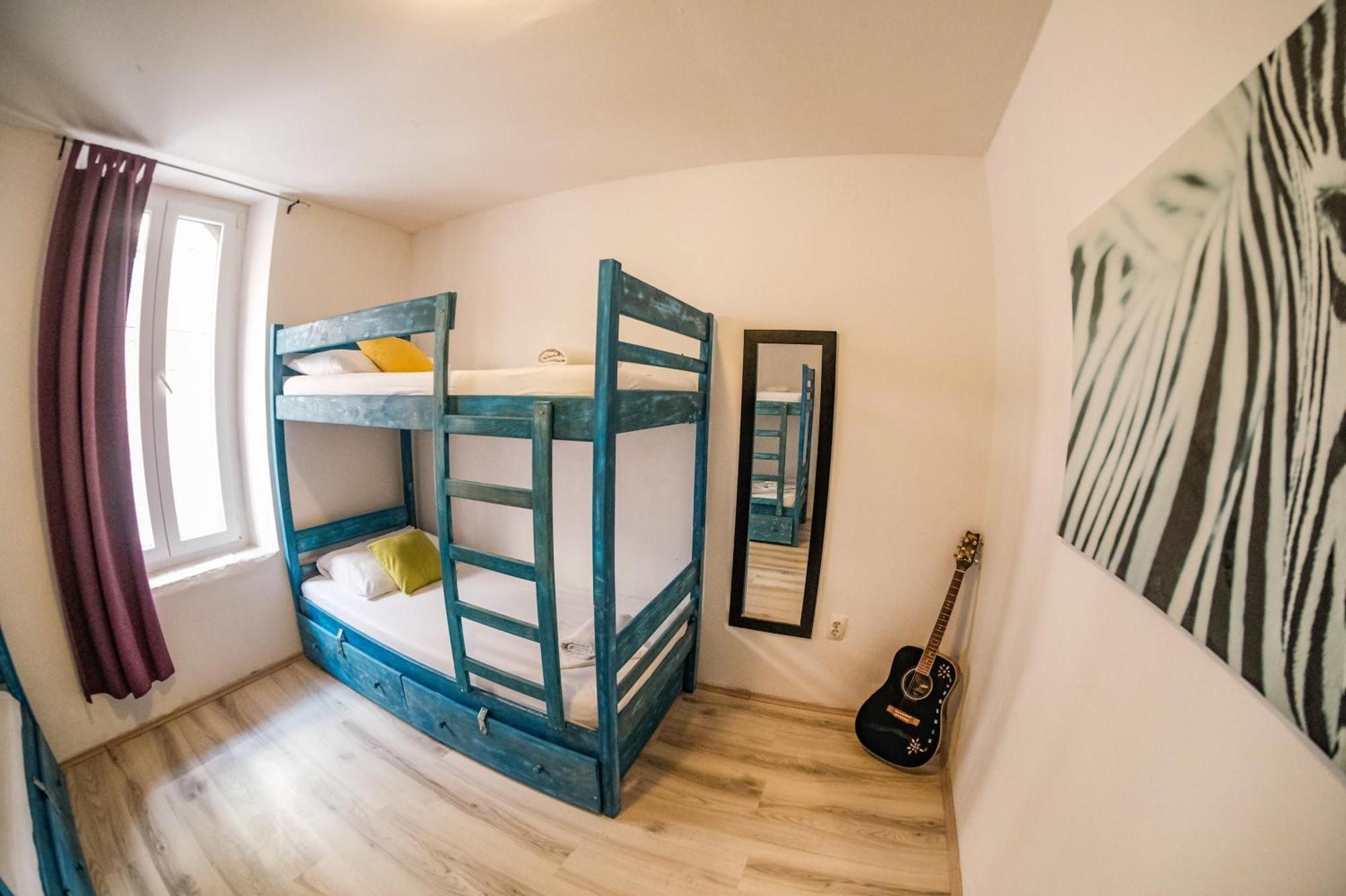 White Rabbit Hostel Hvar Town Extérieur photo
