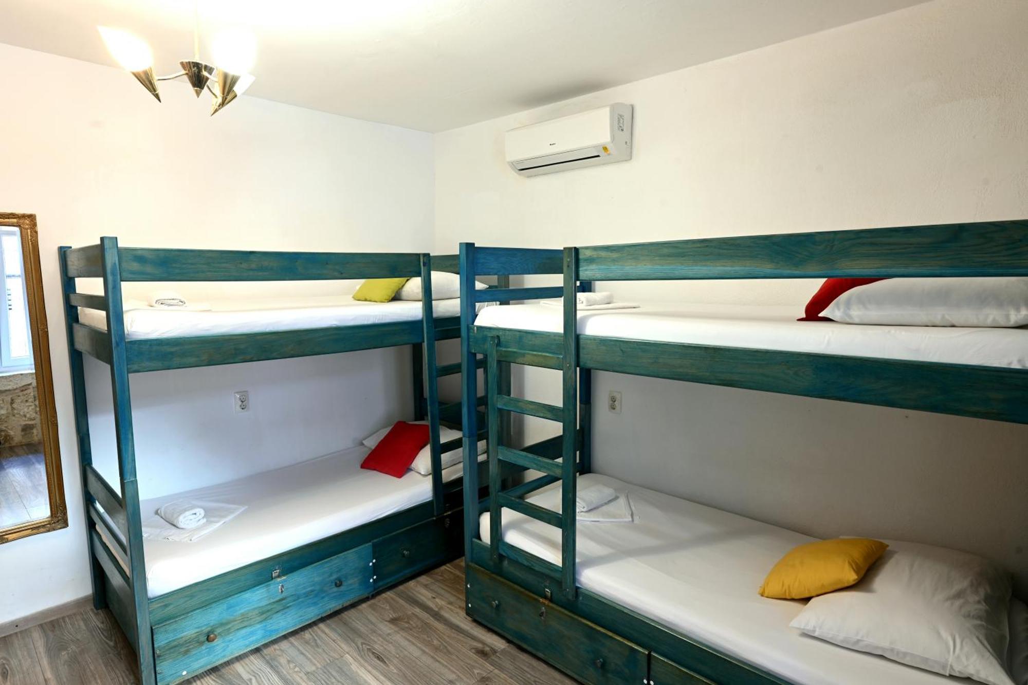 White Rabbit Hostel Hvar Town Extérieur photo