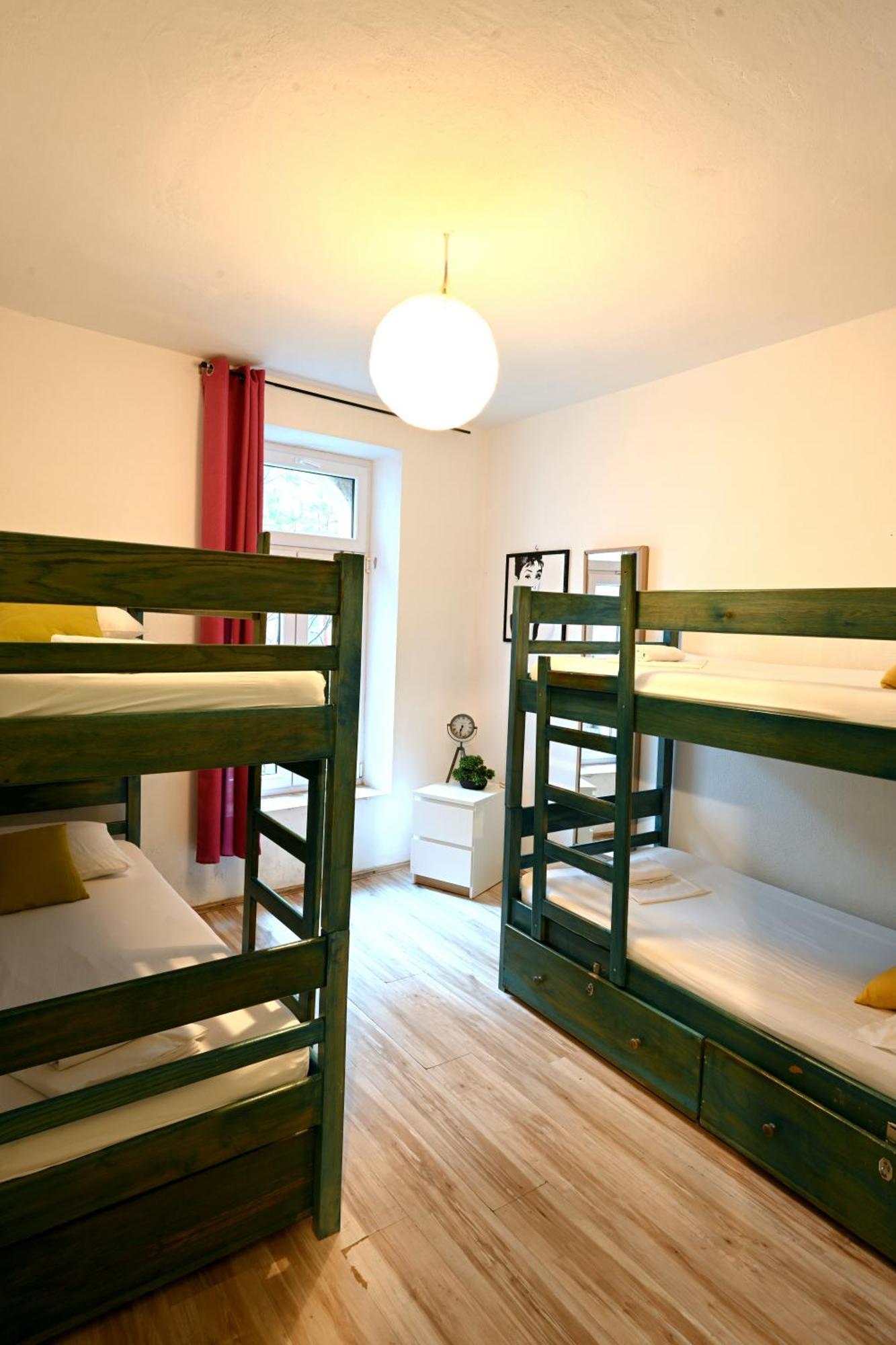 White Rabbit Hostel Hvar Town Extérieur photo