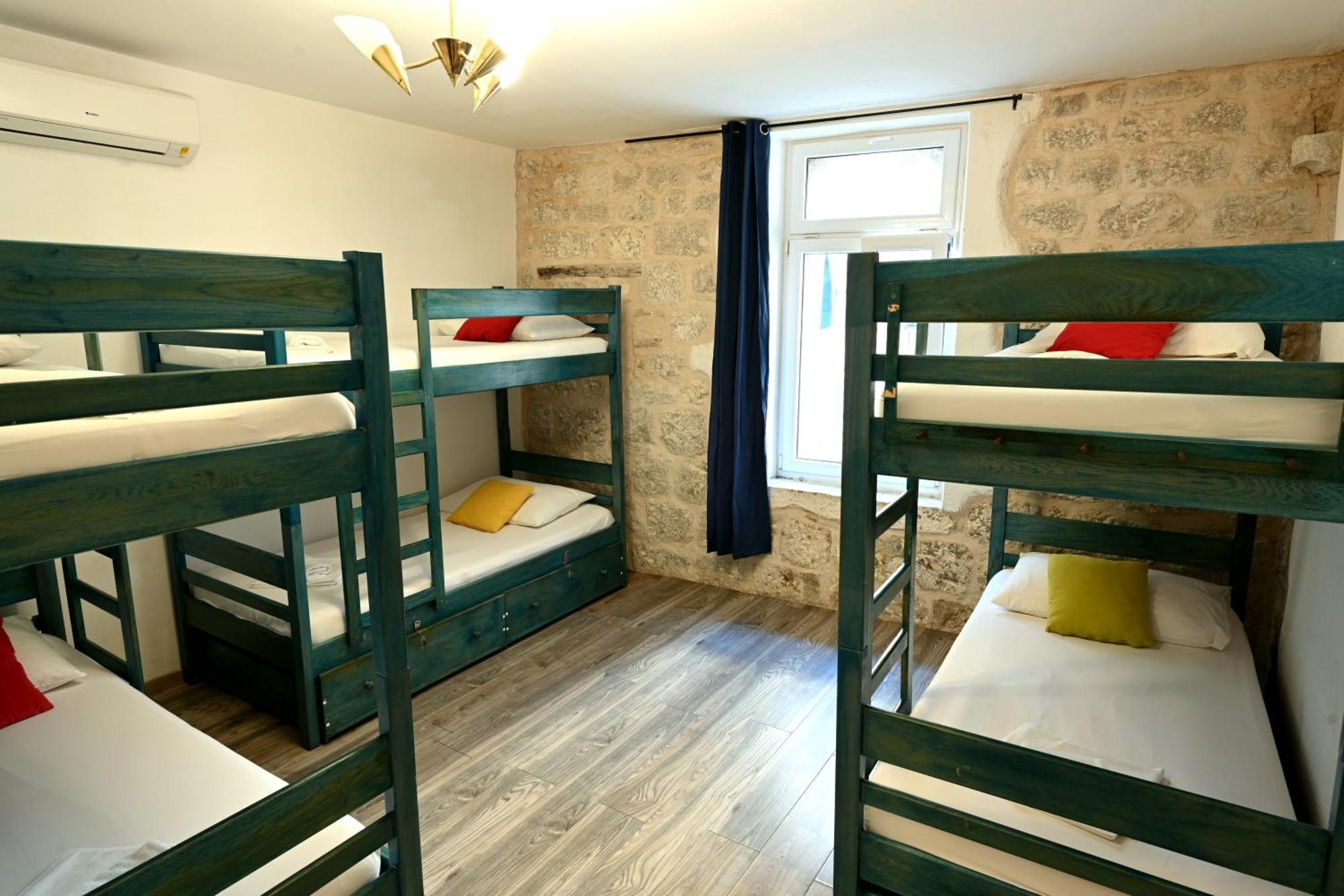 White Rabbit Hostel Hvar Town Extérieur photo
