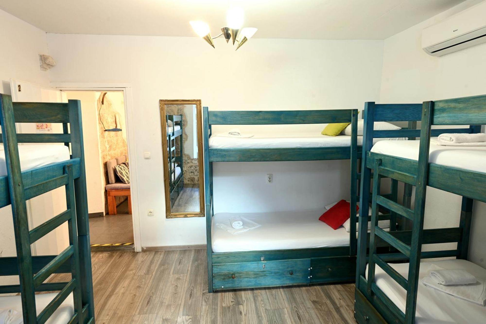 White Rabbit Hostel Hvar Town Extérieur photo