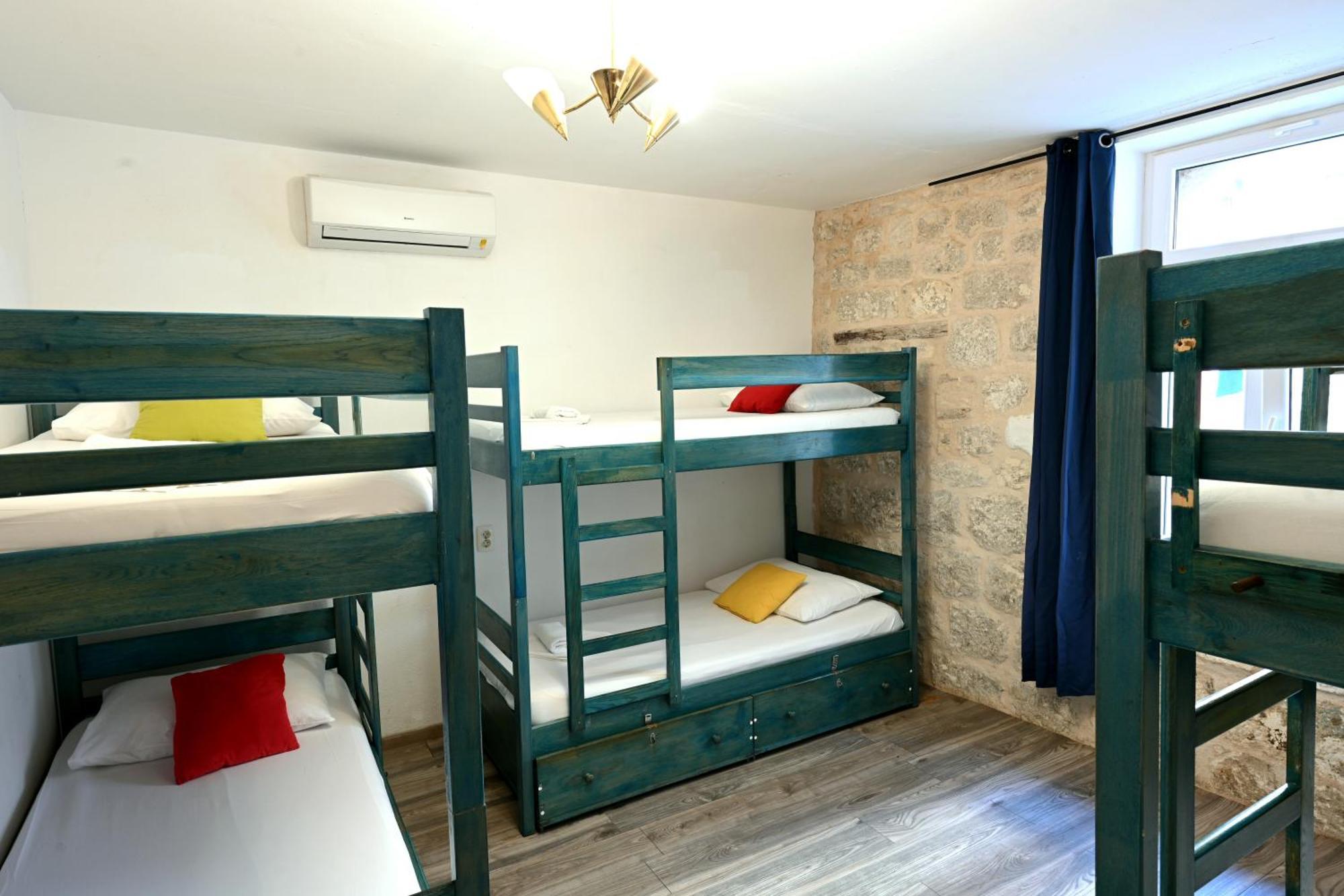 White Rabbit Hostel Hvar Town Extérieur photo