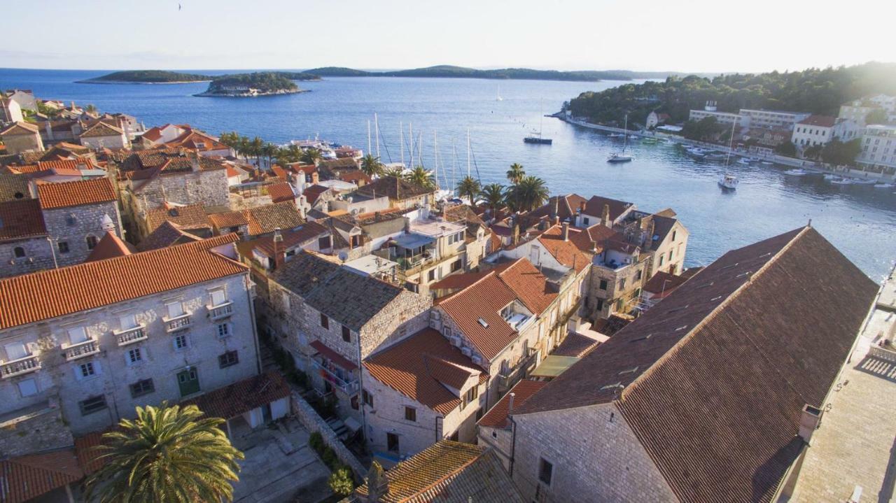White Rabbit Hostel Hvar Town Extérieur photo